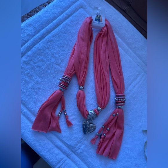 CORAL LARGE CRYSTAL HEART JEWEL SCARF - Picture 9 of 10